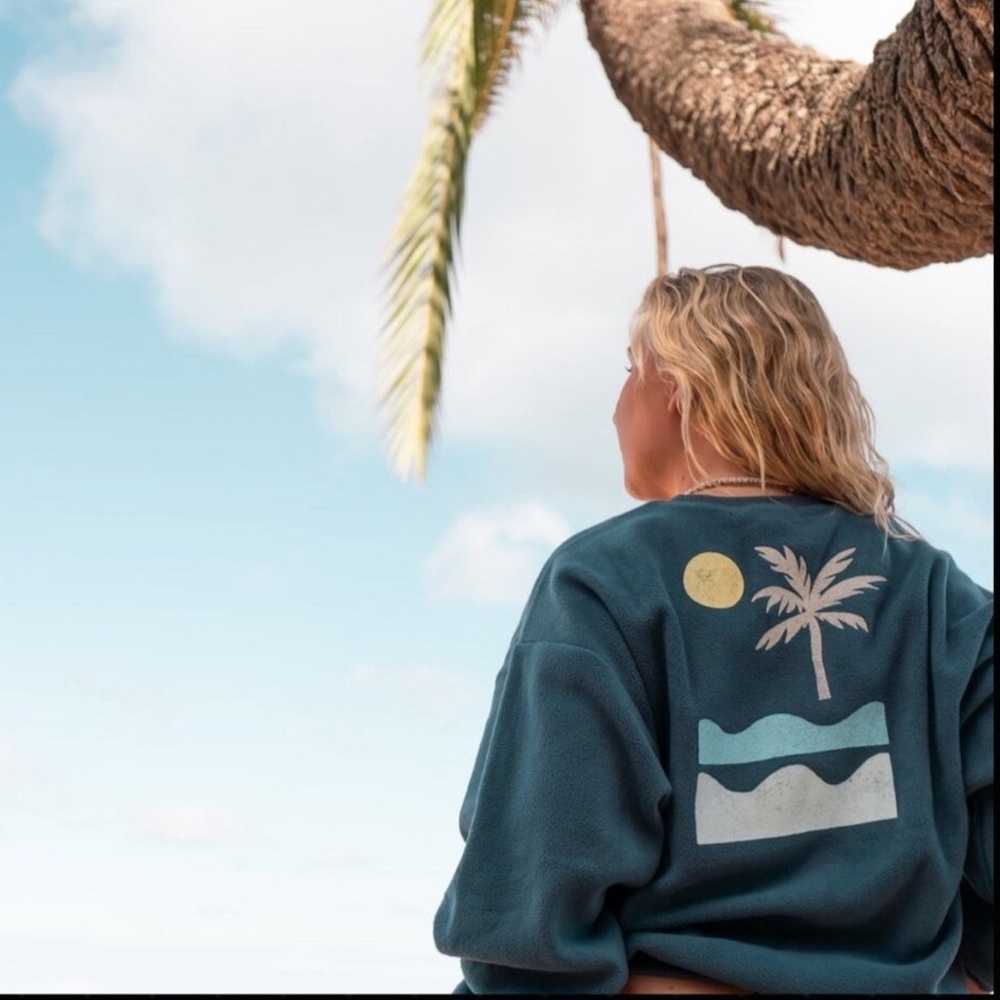 Saltwater LUXE Follow the Sunshine Sweatshirt Sz Med Summer Windy Beach Graphic